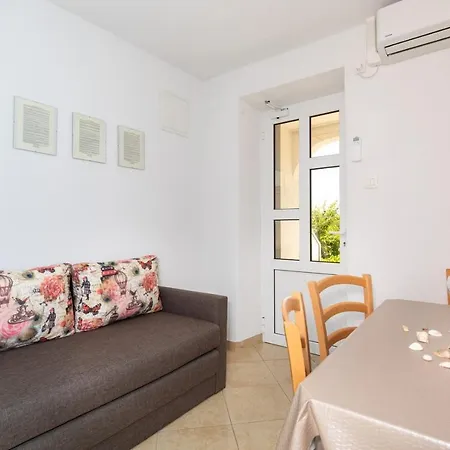 Διαμέρισμα Brigitte With Balcony & Sea View Risika